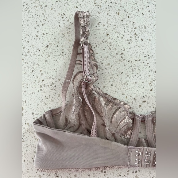 Beautiful taupe lace full cup bra 34 C - Picture 9 of 11